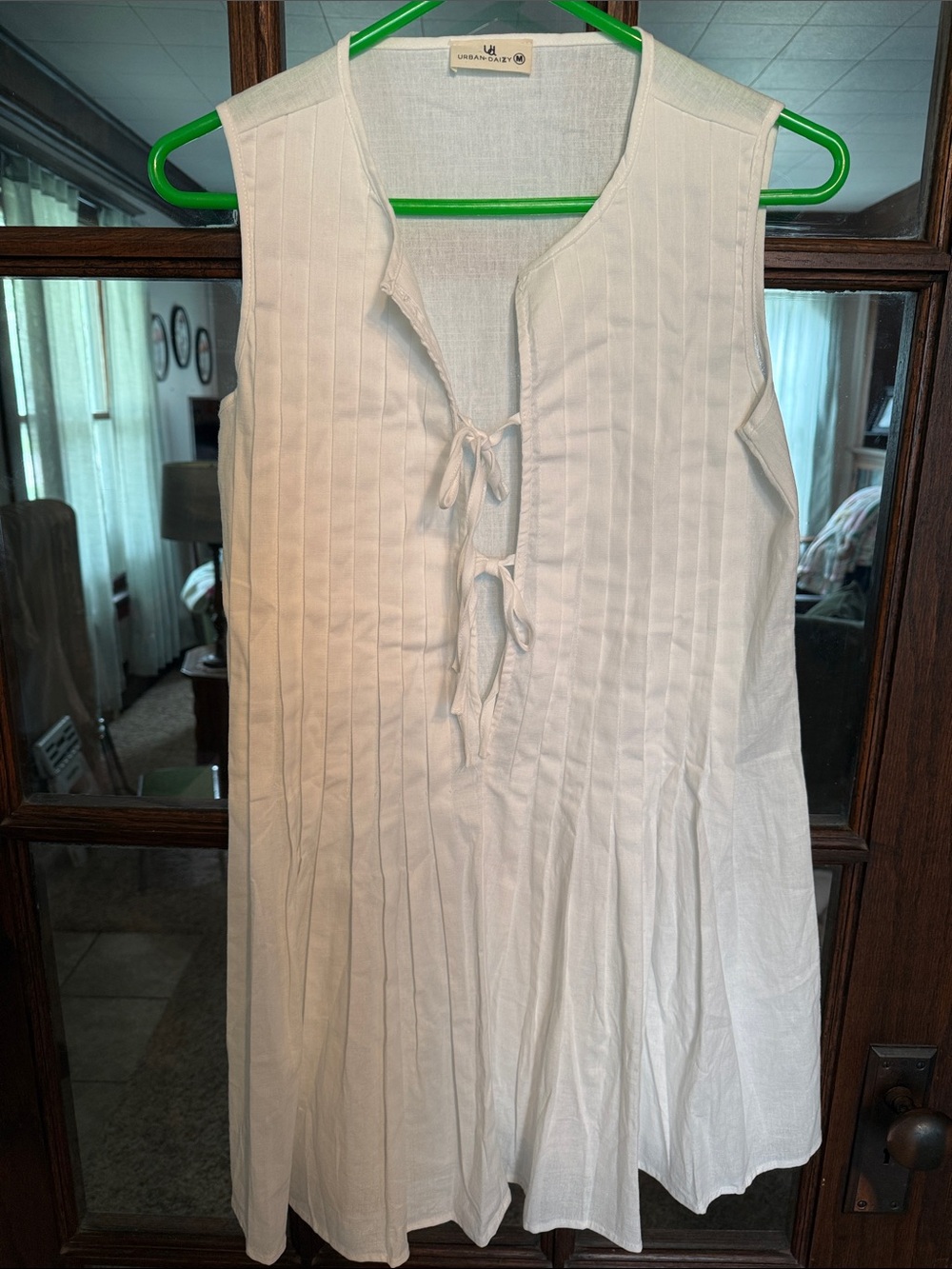 Urban Daizy White Pintuck Pleated Sleeveless Tie Front Tunic Top‎ Medium Boho